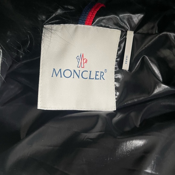 Vintage Moncler Women’s Down Coat – Size S – Authentic, Excellent Condition - Picture 5 of 16